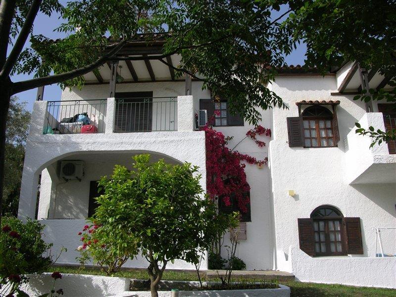 Katerina Apartments Troulos Bagian luar foto