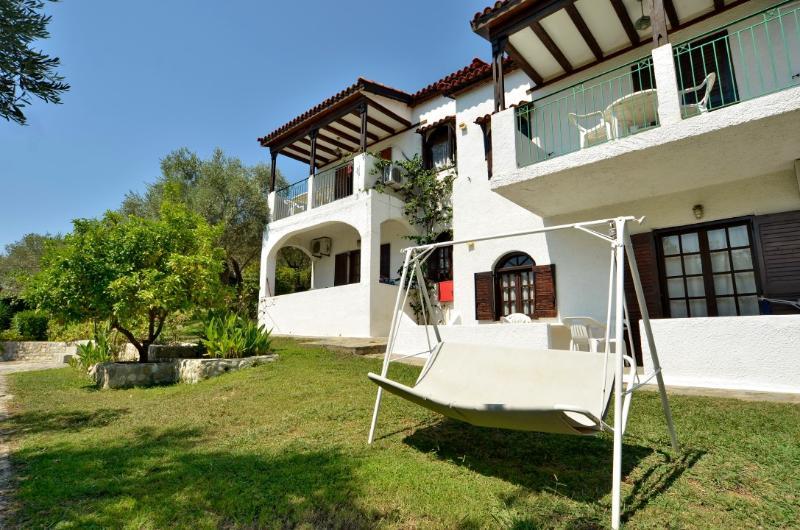 Katerina Apartments Troulos Bagian luar foto